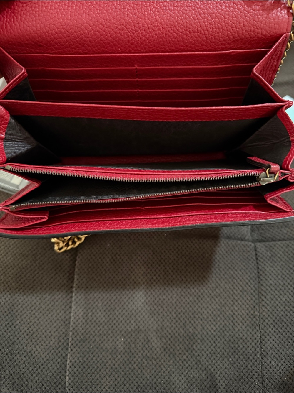 Gucci Red Pebbled Leather Double G Crossbody Bag with Gold Chain
COA included - Picture 3 of 4